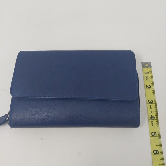 Safe Keeper Dark Blue Faux Leather RFID Zip Around Trifold Snap Closure Wallet - Picture 4 of 10